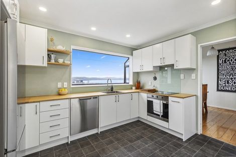 Photo of property in 13 Tanera Crescent, Brooklyn, Wellington, 6021