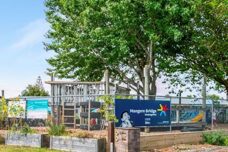 Photo of property in 17 Lindis Place, Mangere Bridge, Auckland, 2022