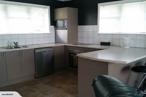 Photo of property in 56 Salford Street, Newlands, Wellington, 6037