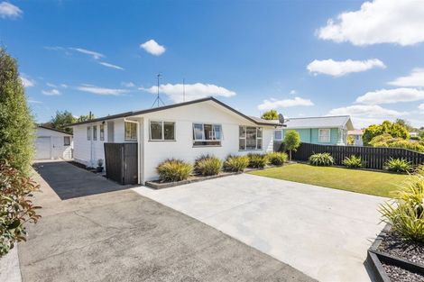 Photo of property in 22 Ruamahanga Crescent, Terrace End, Palmerston North, 4410