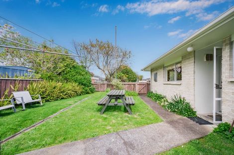 Photo of property in 1 Graham Grove, Waikanae, 5036