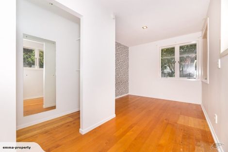 Photo of property in 5 Henderson Valley Road, Henderson, Auckland, 0612