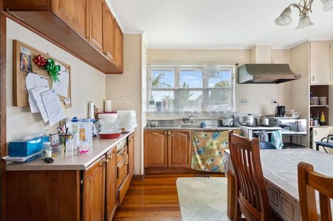 Photo of property in 184 Great North Road, Glendene, Auckland, 0612