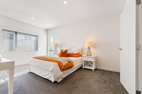 Photo of property in 17 Papa Orchard Drive, Kumeu, 0810