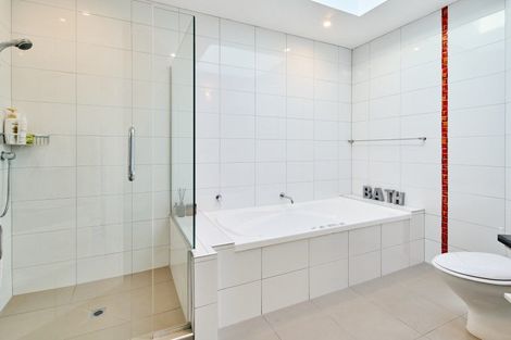 Photo of property in 4a/22 Telford Terrace, Oriental Bay, Wellington, 6011