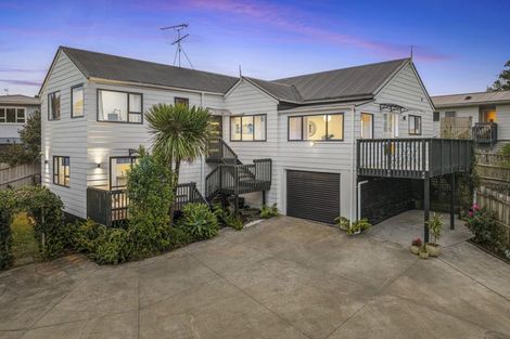 Photo of property in 14 Packham Place, Beach Haven, Auckland, 0626
