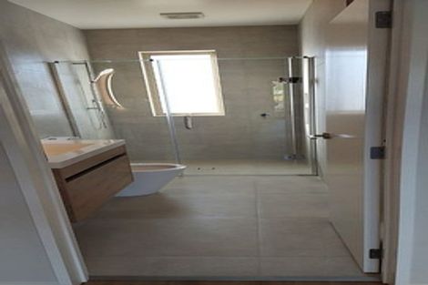 Photo of property in 1a Taupiko Place, Green Bay, Auckland, 0604