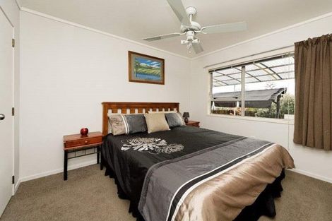 Photo of property in 9 Farwood Drive, Henderson, Auckland, 0612
