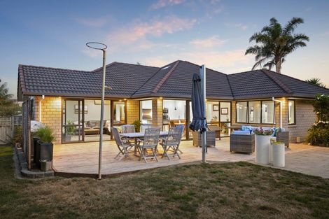 Photo of property in 55 Lough Bourne Drive, Pukekohe, 2120