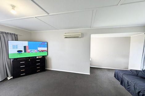 Photo of property in 2a-2b Devon Place, Cannons Creek, Porirua, 5024