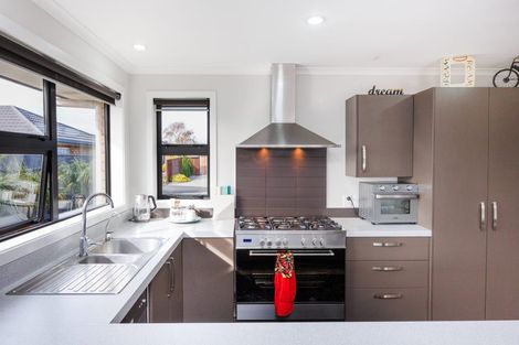 Photo of property in 12 Lorenzo Place, Kelvin Grove, Palmerston North, 4414
