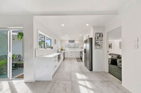 Photo of property in 84 Shaw Road, Oratia, Auckland, 0604