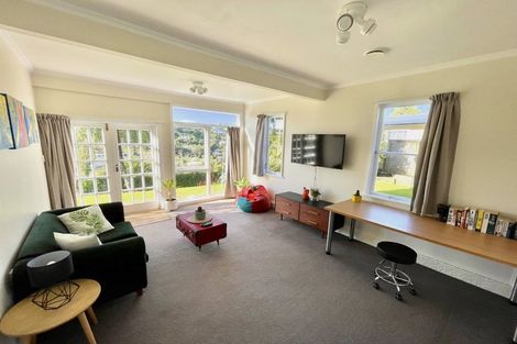 Photo of property in 7 Innes Way, Newlands, Wellington, 6037