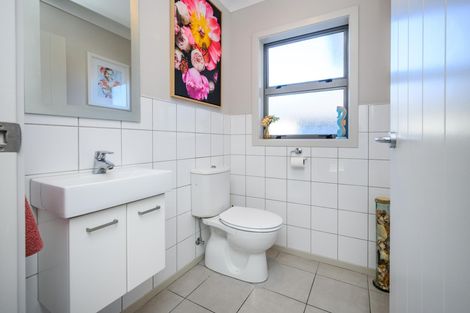 Photo of property in 99 Schnell Drive, Kelvin Grove, Palmerston North, 4414