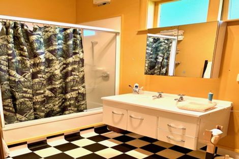 Photo of property in 6 Governor Road, Northland, Wellington, 6012