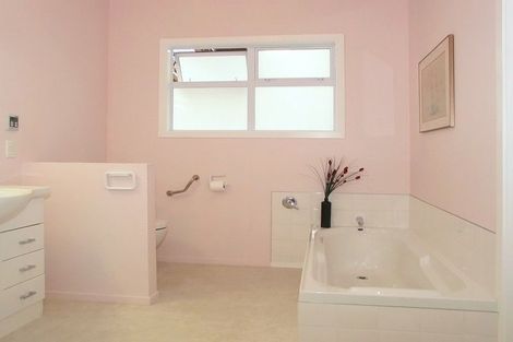 Photo of property in 28 Lincoln Avenue, Tawa, Wellington, 5028