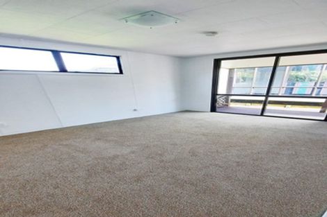 Photo of property in 5 Luxor Place, Massey, Auckland, 0614