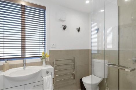 Photo of property in 34 Aikmans Road, Merivale, Christchurch, 8014