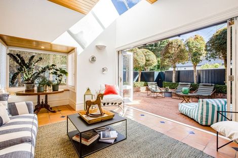 Photo of property in 13 Talavera Terrace, Kelburn, Wellington, 6012