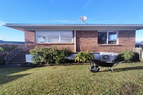 Photo of property in 3/6 Longbill Place, Glendene, Auckland, 0602