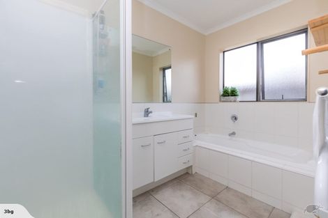 Photo of property in 4 Kalmore Place, Flat Bush, Auckland, 2016