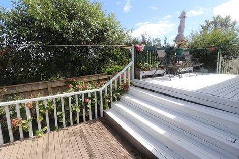 Photo of property in 2/99 Ocean View Road, Hillcrest, Auckland, 0627