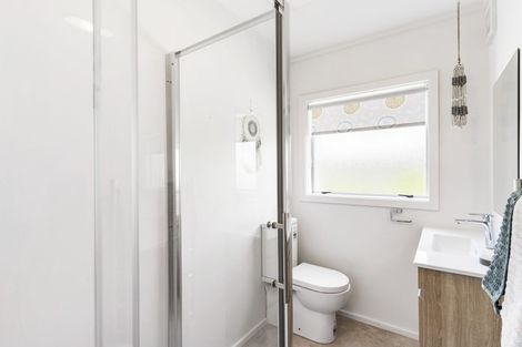 Photo of property in 2/25 Inverness Road, Browns Bay, Auckland, 0630