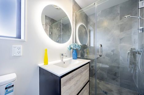 Photo of property in 14d Durham Street, Te Atatu Peninsula, Auckland, 0610