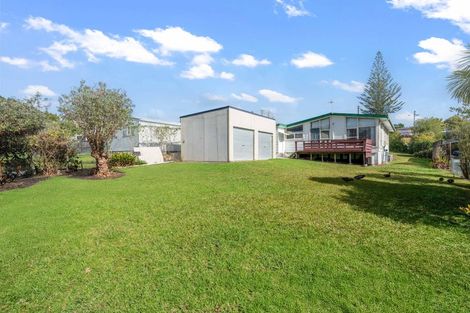 Photo of property in 35 Beaubank Road, Kelston, Auckland, 0602