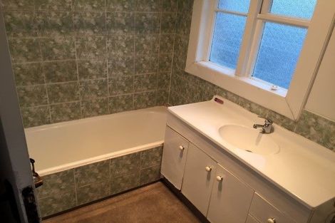 Photo of property in 260 Henderson Valley Road, Henderson, Auckland, 0612