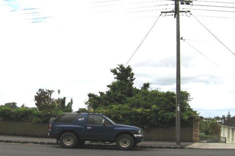 Photo of property in 135 Hinemoa Street, Birkenhead, Auckland, 0626