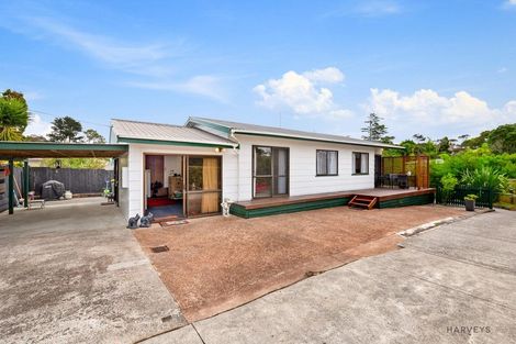Photo of property in 42 Godley Road, Green Bay, Auckland, 0604