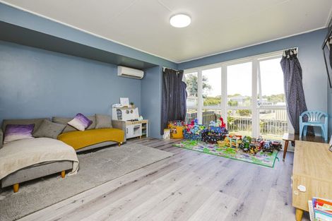 Photo of property in 16 Totara Street, Waiuku, 2123