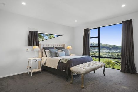 Photo of property in 8 Valley View, Mount Pleasant, Christchurch, 8081