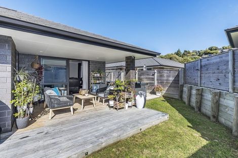 Photo of property in 14 Mooring Close, Whitby, Porirua, 5024