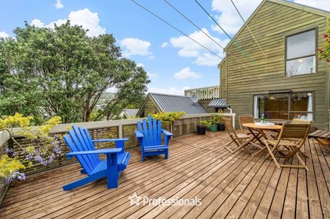 Photo of property in 6 Cassis Place, Crofton Downs, Wellington, 6035