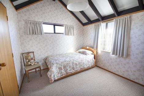 Photo of property in 64a Avondale Road, Taradale, Napier, 4112