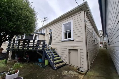 Photo of property in 25 Myrtle Crescent, Mount Cook, Wellington, 6021