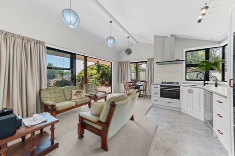 Photo of property in 23a Donnelly Street, Oakura, 4314