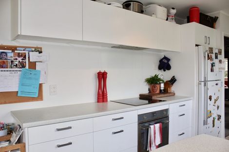 Photo of property in 58 Taipari Road, Te Atatu Peninsula, Auckland, 0610