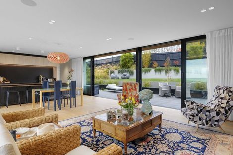 Photo of property in 32 Mount Pleasant Road, Mount Pleasant, Christchurch, 8081
