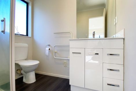 Photo of property in 1 Nephin Place, East Tamaki Heights, Auckland, 2016