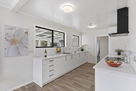 Photo of property in 14 Clayton Road, Manurewa, Auckland, 2102