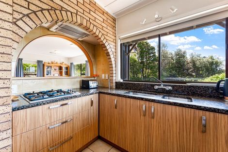 Photo of property in 12 Cooper Road, Stanmore Bay, Whangaparaoa, 0932