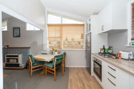 Photo of property in 6 Cricket Place, Melville, Hamilton, 3206