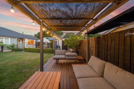 Photo of property in 252 Centaurus Road, Saint Martins, Christchurch, 8022