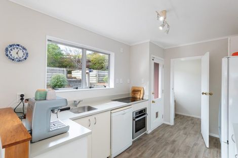 Photo of property in 71 Blue Mountains Road, Pinehaven, Upper Hutt, 5019
