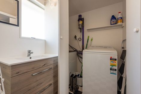 Photo of property in 24/125u Queens Drive, Lyall Bay, Wellington, 6022