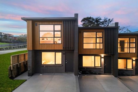 Photo of property in 43 Oteha Valley Road, Northcross, Auckland, 0632