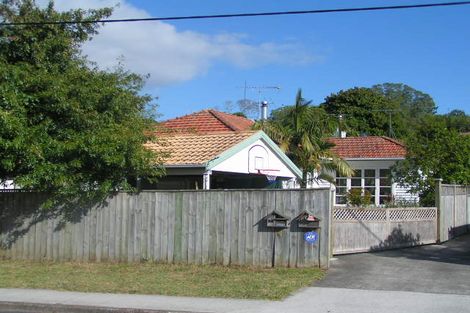 Photo of property in 2/8 Merriefield Avenue, Forrest Hill, Auckland, 0620